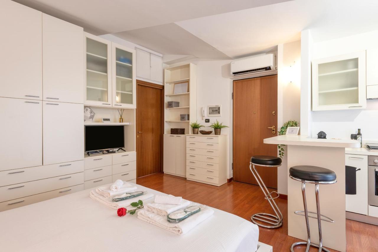 Ferrucci, 6 - Monolocale Al Settimo Cielo Lägenhet Milano Exteriör bild
