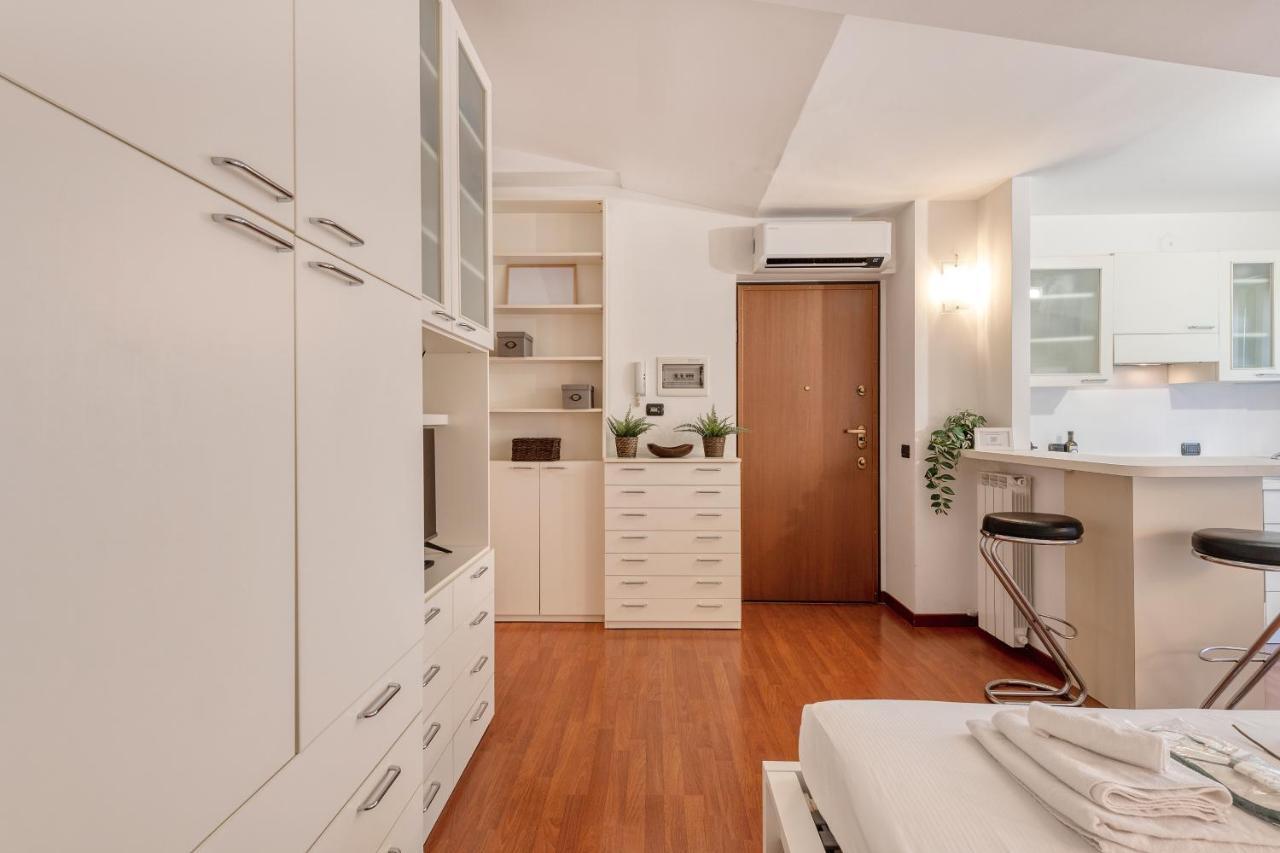 Ferrucci, 6 - Monolocale Al Settimo Cielo Lägenhet Milano Exteriör bild